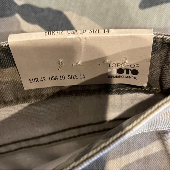 Topshop High Rise Mom Camo Print Cutoff Shorts s10 - Picture 4 of 5